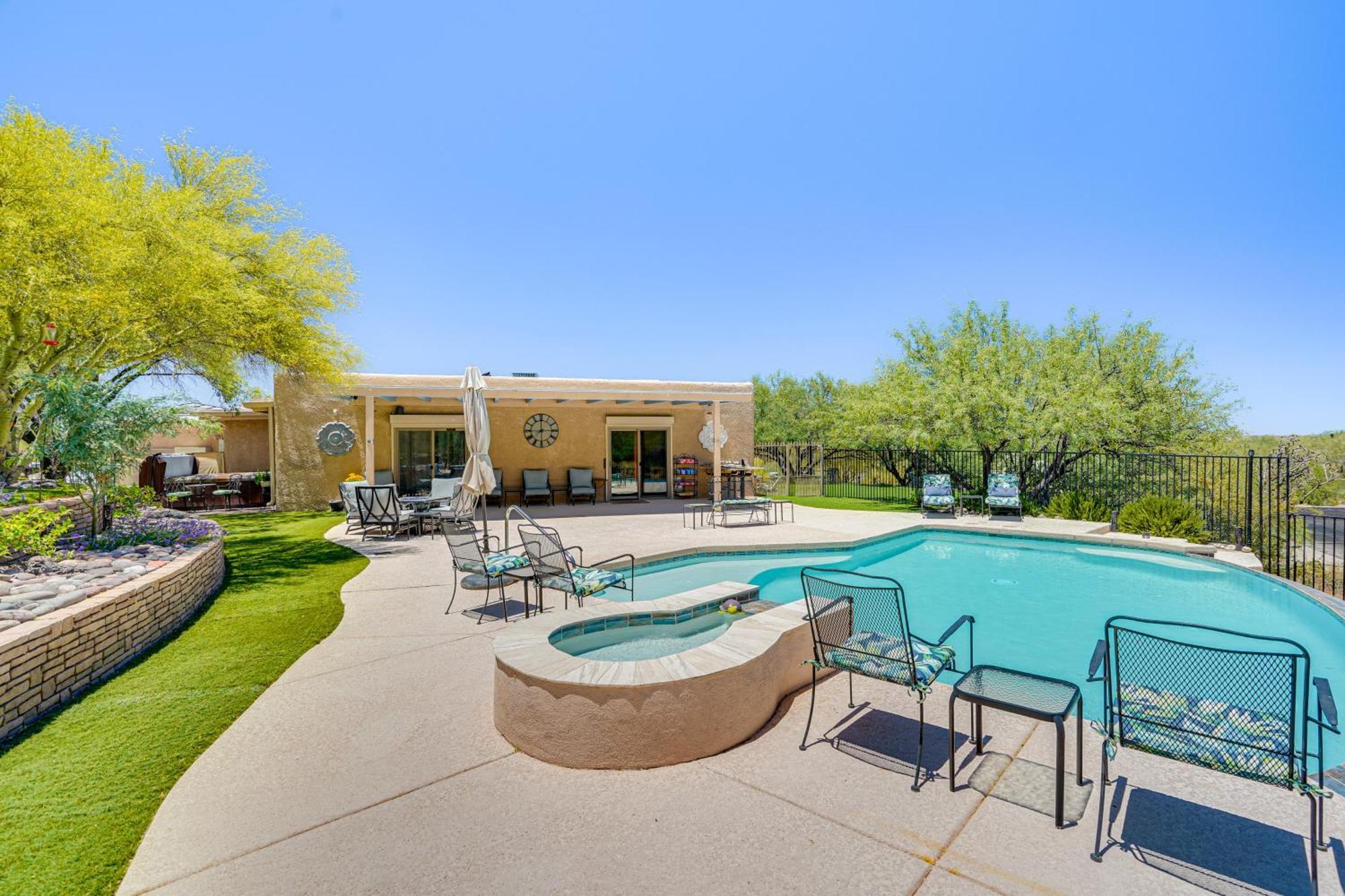 Retreat With Pool And Breathtaking Views!